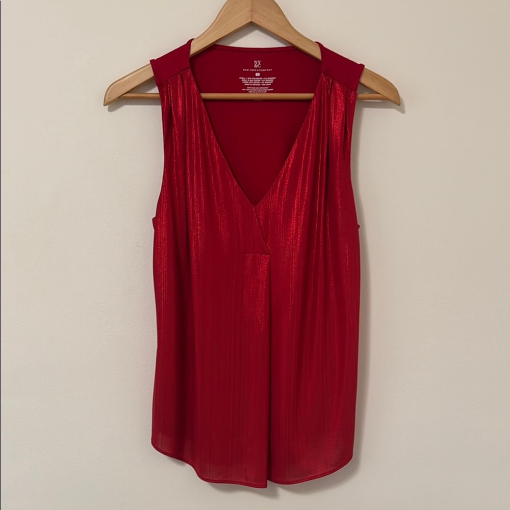 New York & Company Shimmery Red V-Neck Sleeveless Camisole